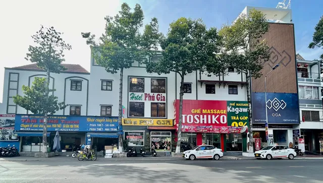 Khách sạn Phú Gia