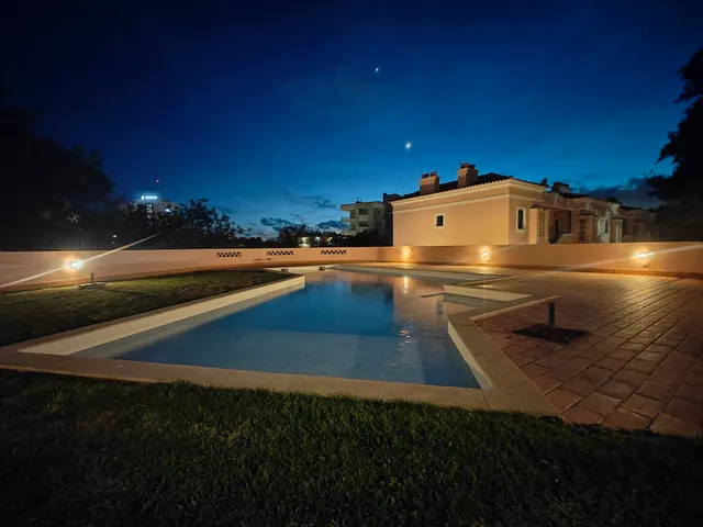 Our Happy Place, Alvor