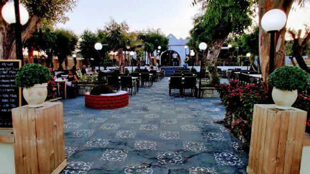 Pizza Restaurant Avli