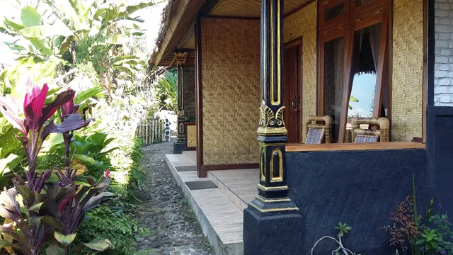 Bulan Cafe and Cottages