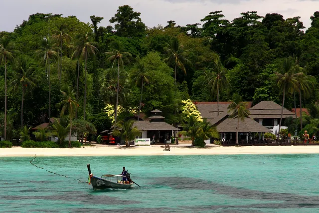 Koh Phi Phi (Laemtong Beach)