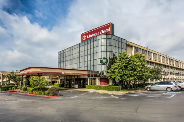 Clarion Hotel Broken Arrow - Tulsa