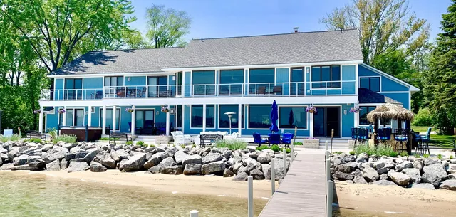 Suttons Bay Harbor House