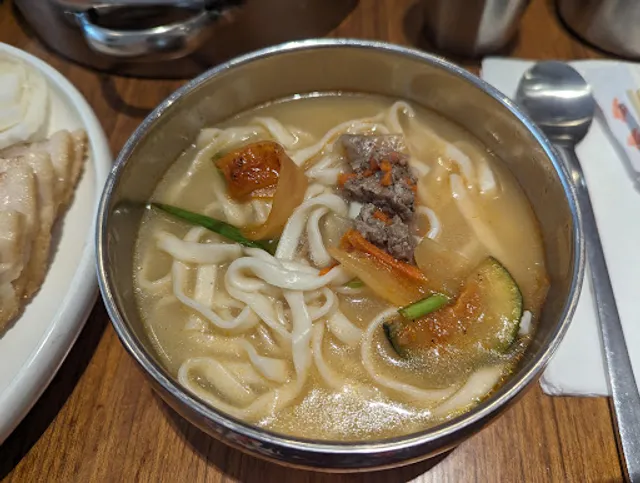 Myeongdong Gyoza Kalguksu - Korean Restaurant (Bloor)