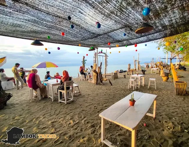 Warung makan ayunan sunset