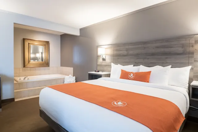 Amsterdam Inn & Suites