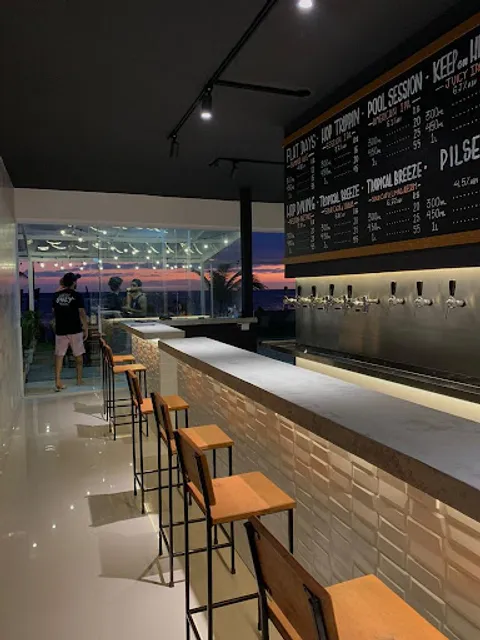 Locals Only Beer Spot - Cervejas Artesanais Beira Mar