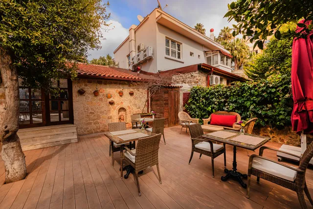 Zemira Garden Hotel & Restaurant