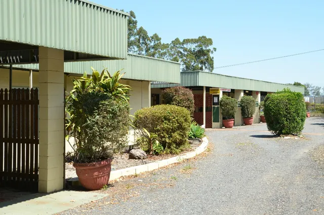 Glasshouse Mountains & Beerwah Motel