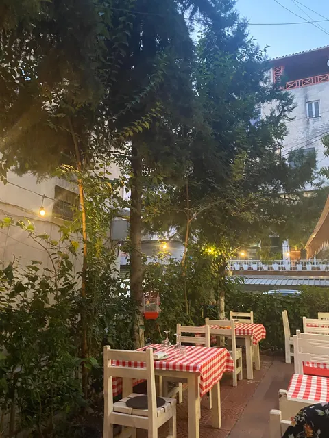 Restaurant Metropol traditional albanian and italian food