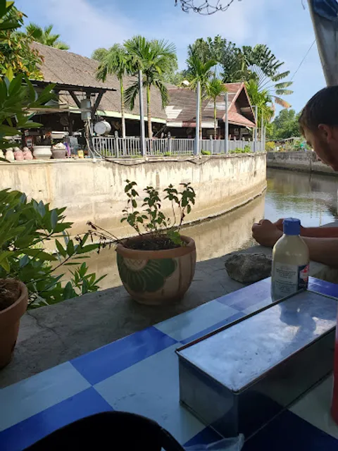 Mae Ruay Kitchen Restaurant