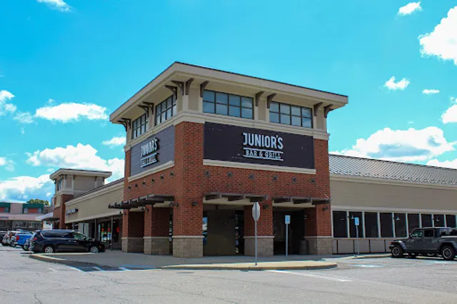Junior's Bar & Grill