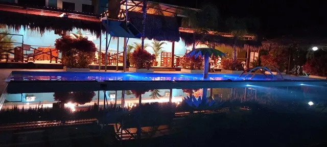 Centro turístico y hostería oasis pedro carbo