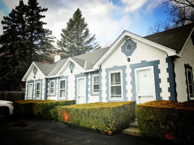 Bear Mountain Bridge Motel