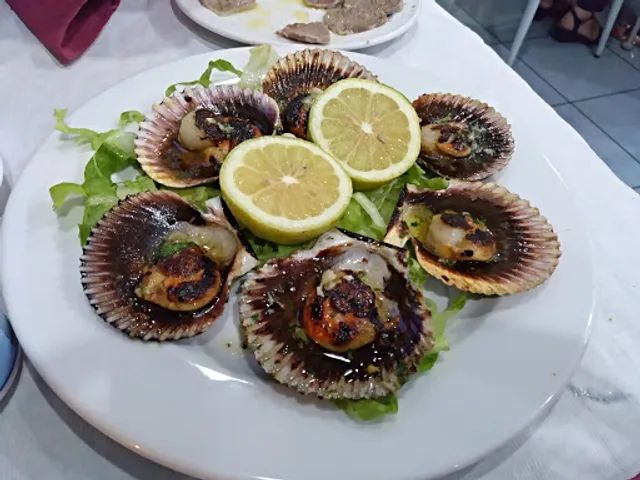 Bahía CAFÉ & TAPERÍA.