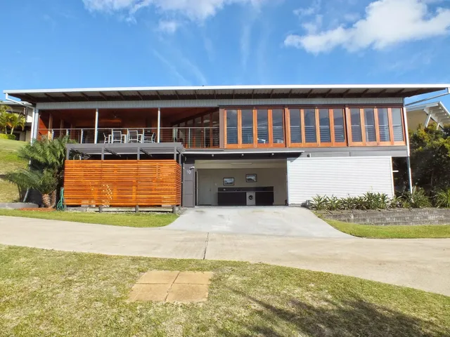 Tangalooma Hilltop Haven - Luxury Beach House