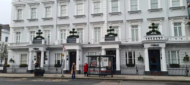 Romanos Hotel London