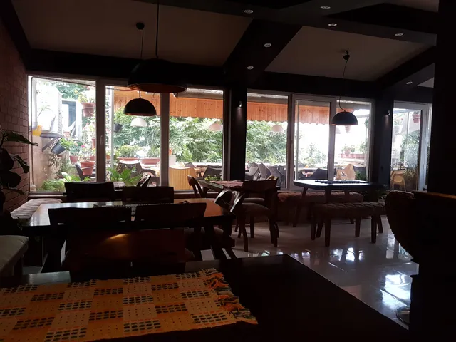 کافه تراس راوی