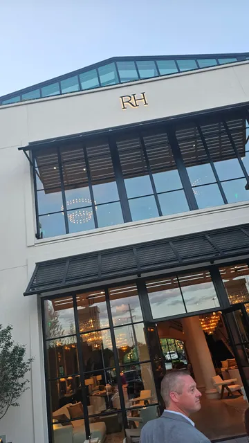 RH Cleveland | The Gallery at Pinecrest