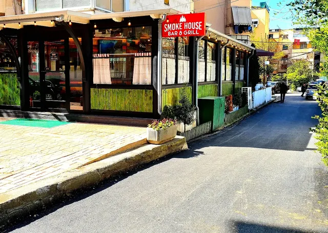 Smoke House Bar & Grill