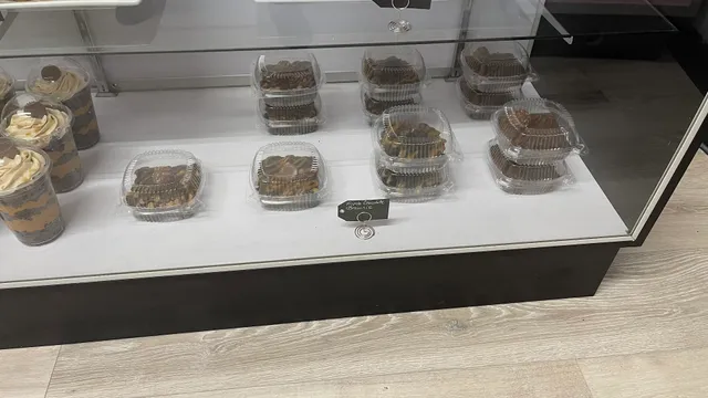 Ikiaremy Sweets Bakery Restaurant & Café