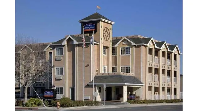 Howard Johnson by Wyndham Salinas