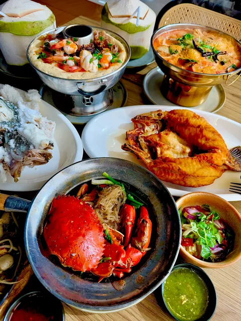 ครัวทะเลปลาไทยไทย Pla Thai Thai