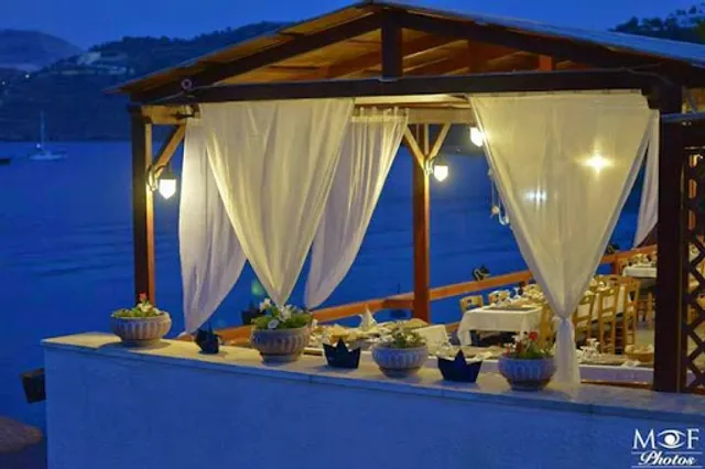 Paradisos All Day Restaurant Bar