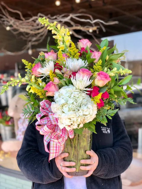 Mill's Flowers and Gifts