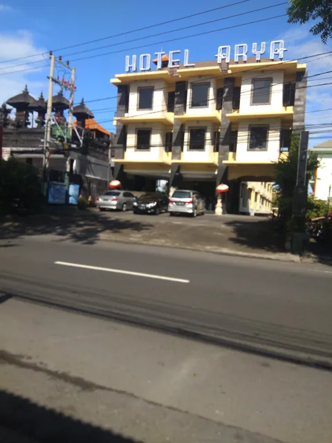 Arya Hotel