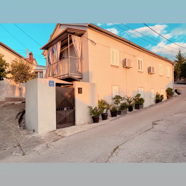 Apartment in family house Linda