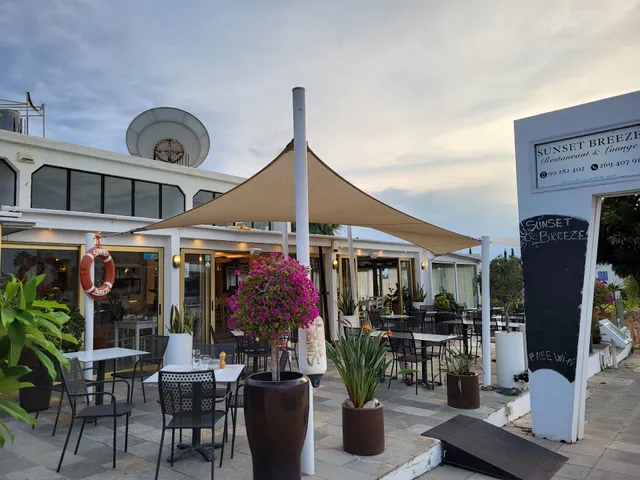 Sunset Breeze Restaurant & Lounge