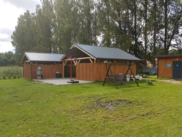 Domki nad rozlewiskiem Wynajem kajaków Pole namiotowe Spływ kajakowy Wynajem domków letniskowych