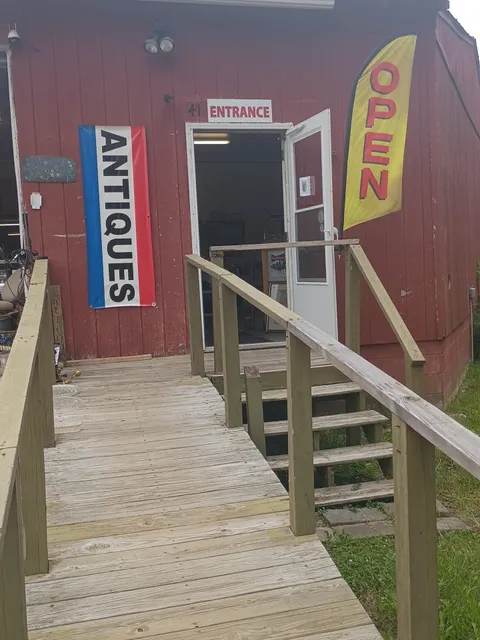 Big Red Farmville Flea Market