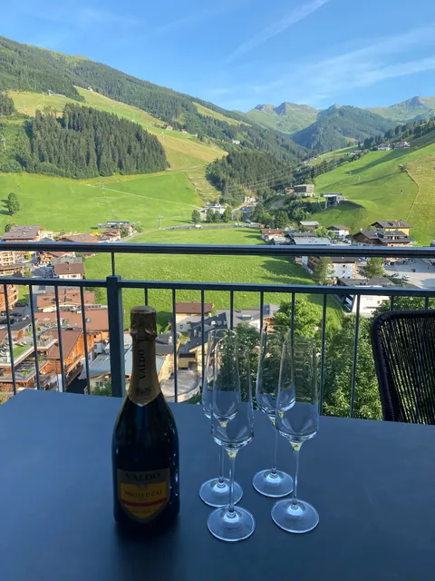 All.Glemm Riders-Suite