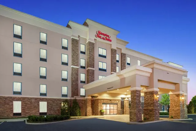 Hampton Inn & Suites Roanoke Airport