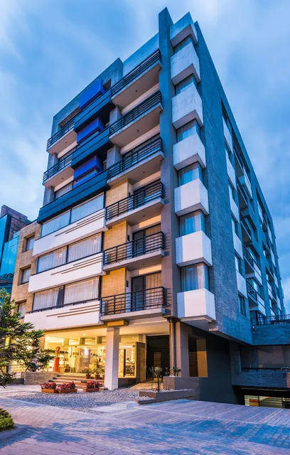 Viaggio Nueve Tres City Suites