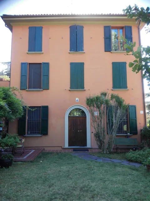 All' Ombra del Portico