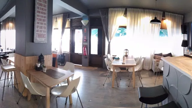 Eight Lounge - Toasts & Burgers