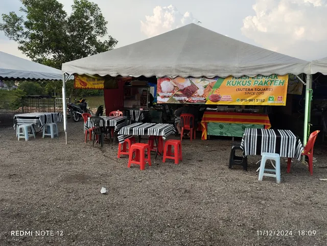 Nasi Lemak Kukus Pakteh
