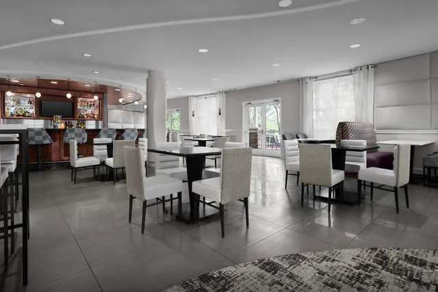 98 Forty East Bar & Bistro