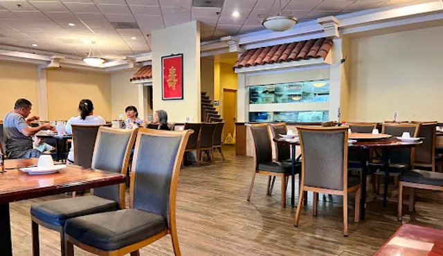 East Lake Chinese Restaurant and Dim Sum (東湖海鮮酒家)