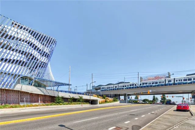 Skyway Inn & Airport Parking