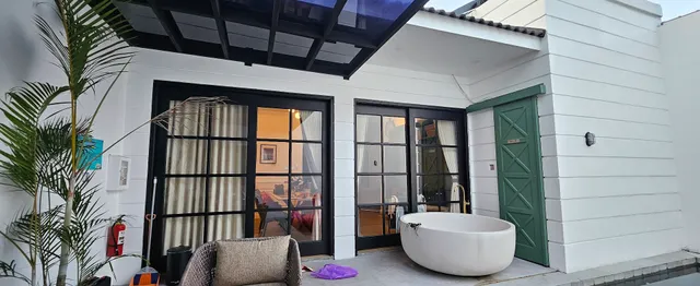 Ubu Villa California