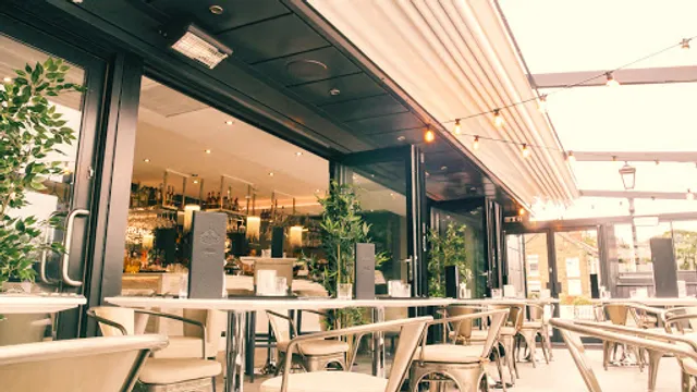 GasLamp Brasserie & Bar