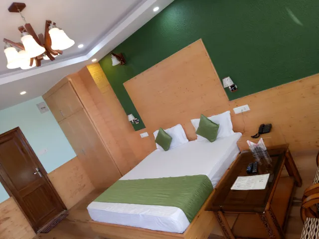 OYO 9103 Home 4BHK Pinewood Valley