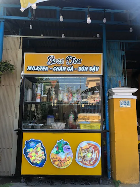 Chân gà - Bún đậu mắm tôm Boss Đen 352 Cửa Đại