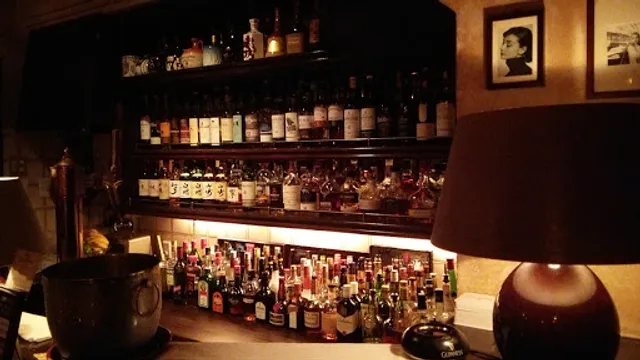 バー ・キャンファーウッド