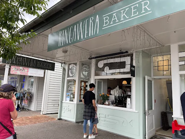 Ringawera Baker