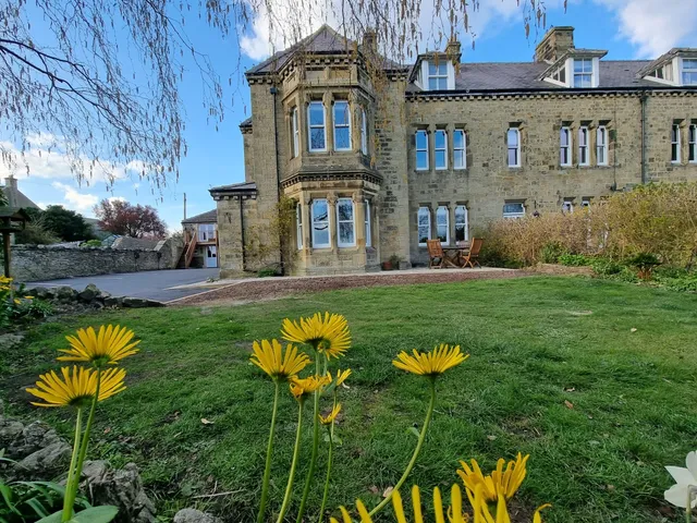 Eastfield Lodge Guest House for Group Accommodation with Self-catering Apartments